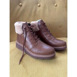 Clark’s Leather Boots size 8 NEW with box